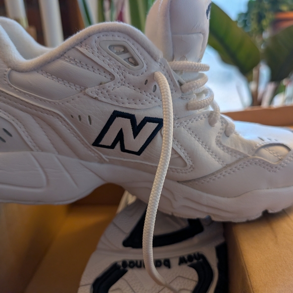 New Balance 608 White / Navy Woman's Sneakers, Size 7 Narrow - Picture 2 of 7